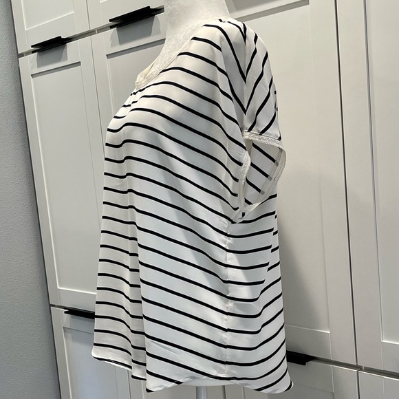 NWOT - Banana Republic - Silky Black/ White Stripe Tee with Picot Trim / Large - Picture 3 of 12
